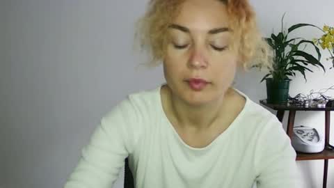 reddgirll online show from February 2, 9:19 am