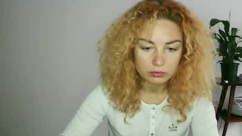 reddgirll online show from February 4, 8:35 am