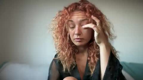 Snapshot of reddgirll chatting on September 30, 7:02 am reddgirll online show from September 30, 7:02 am