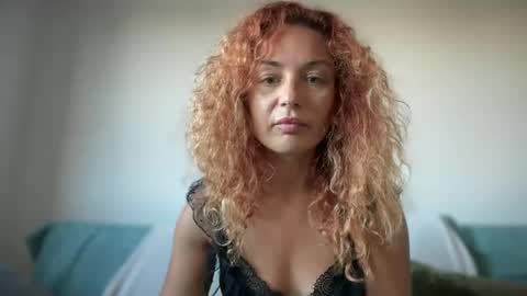 Snapshot of reddgirll chatting on October 6, 9:40 am reddgirll online show from October 6, 9:40 am