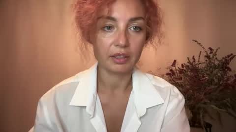 Snapshot of reddgirll chatting on October 18, 6:19 pm reddgirll online show from October 18, 6:19 pm