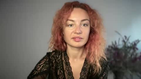 Snapshot of reddgirll chatting on October 19, 7:20 am reddgirll online show from October 19, 7:20 am