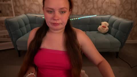 Snapshot of reddoll_ chatting on May 13, 12:57 pm Lily online show from May 13, 12:57 pm