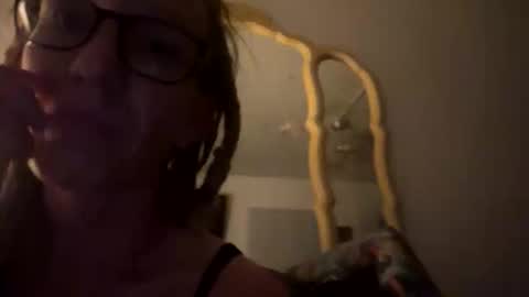 Snapshot of reddreadfun chatting on October 15, 5:51 am RedDread online show from October 15, 5:51 am