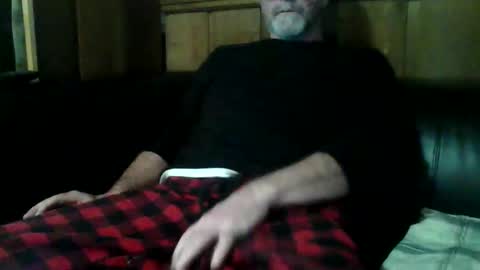 Snapshot of redfox60010 chatting on January 16, 5:33 am redfox60010 online show from January 16, 5:33 am