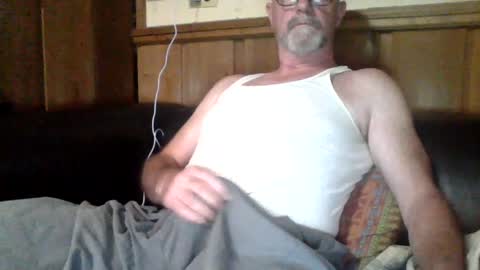 Snapshot of redfox60010 chatting on July 6, 9:39 pm redfox60010 online show from July 6, 9:39 pm