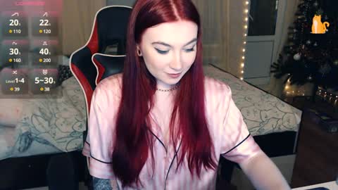 Snapshot of redhaired_kitty chatting on December 24, 10:28 pm Lina online show from December 24, 10:28 pm