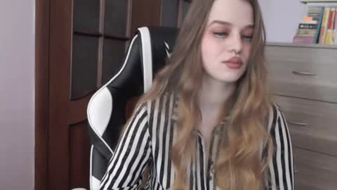 Lily online show from October 24, 2:08 am