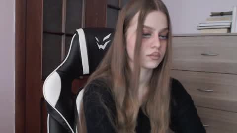Snapshot of redhead_rabbit chatting on April 11, 2:49 am Lily online show from April 11, 2:49 am