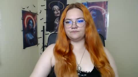 Snapshot of redhotqueen1 chatting on July 21, 6:05 am Rina online show from July 21, 6:05 am