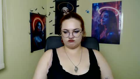 Snapshot of redhotqueen1 chatting on July 28, 12:12 pm Rina online show from July 28, 12:12 pm