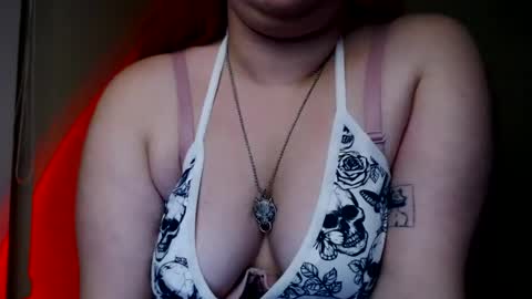 Snapshot of redhotqueen1 chatting on July 28, 3:21 pm Rina online show from July 28, 3:21 pm