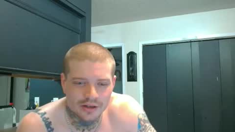Snapshot of redinthebed chatting on April 1, 5:43 pm InkedGinger online show from April 1, 5:43 pm