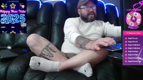Snapshot of redneckwants2play chatting on January 10, 12:49 am RedneckWants2Play online show from January 10, 12:49 am