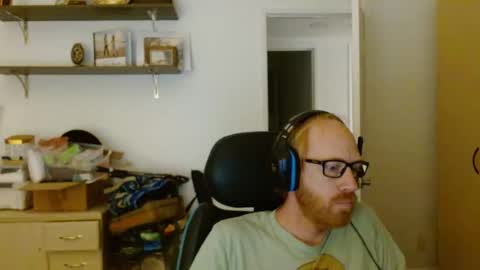 Snapshot of redrob57 chatting on November 18, 4:39 am redrob57 online show from November 18, 4:39 am