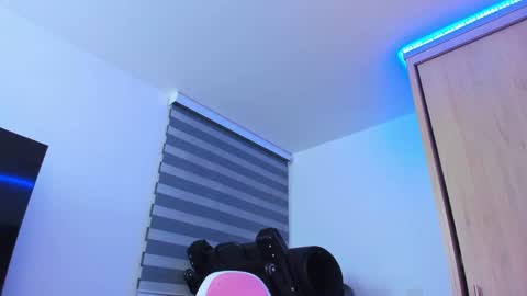 redski77 online show from December 16, 9:14 am