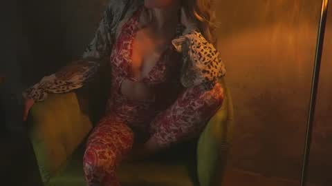 Red online show from October 18, 9:04 pm