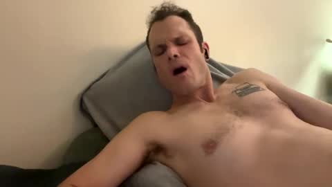 Snapshot of reed_thomas chatting on December 3, 6:32 am Reed Thomas online show from December 3, 6:32 am