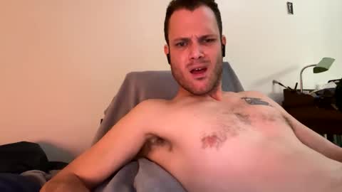 Snapshot of reed_thomas chatting on January 13, 11:10 pm Reed Thomas online show from January 13, 11:10 pm