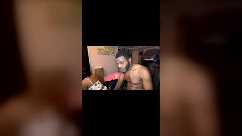 Snapshot of reekanddes chatting on February 14, 8:00 am reekanddes online show from February 14, 8:00 am