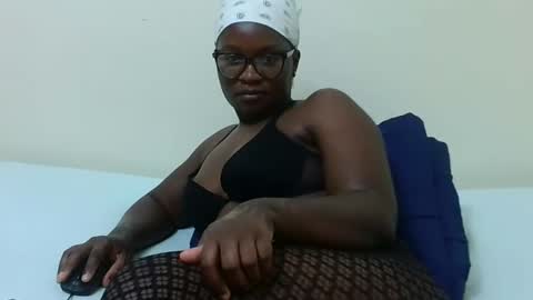Snapshot of reem_wonder chatting on December 21, 1:04 am Reem online show from December 21, 1:04 am