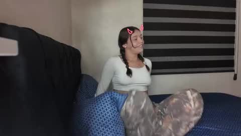 Snapshot of reenatheplug chatting on April 6, 3:15 am ReenaThePlug online show from April 6, 3:15 am