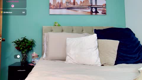 Yanella online show from October 23, 6:50 pm