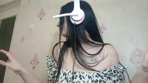 Mia online show from March 27, 8:26 am