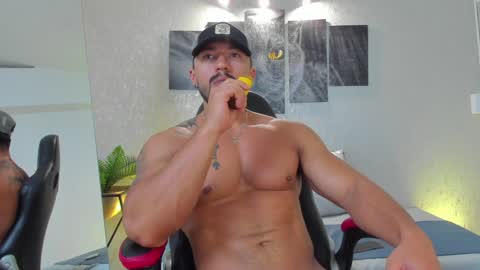 Snapshot of regan_pearson chatting on December 15, 3:09 pm Regan online show from December 15, 3:09 pm