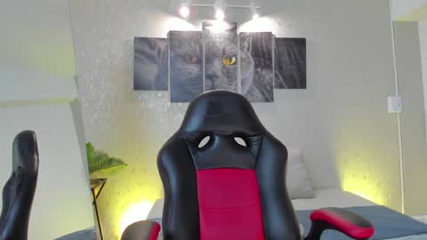 Snapshot of regan_pearson chatting on December 15, 9:20 pm Regan online show from December 15, 9:20 pm
