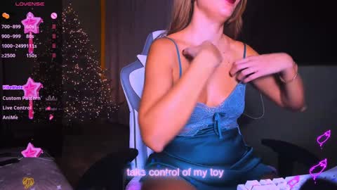 Snapshot of reggiemeow chatting on December 15, 1:46 am reggieMeow online show from December 15, 1:46 am