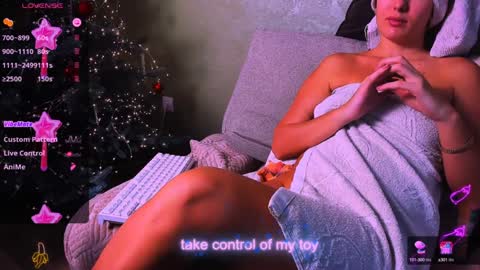 Snapshot of reggiemeow chatting on January 9, 5:02 am reggieMeow online show from January 9, 5:02 am