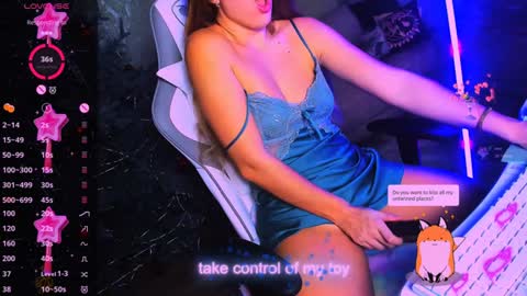 Snapshot of reggiemeow chatting on February 5, 2:51 am reggieMeow online show from February 5, 2:51 am