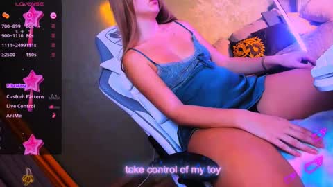 Snapshot of reggiemeow chatting on February 26, 2:04 am reggieMeow online show from February 26, 2:04 am