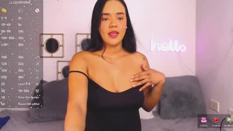 Snapshot of regina1819 chatting on February 20, 1:03 am regina1819 online show from February 20, 1:03 am