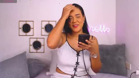 Snapshot of regina1819 chatting on March 4, 12:39 am regina1819 online show from March 4, 12:39 am