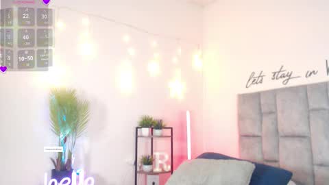 Snapshot of regina1819 chatting on January 15, 12:37 am regina1819 online show from January 15, 12:37 am