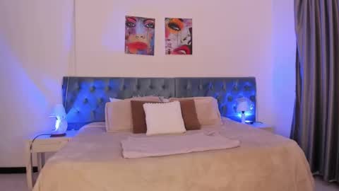 Snapshot of regina_blum chatting on October 9, 12:58 pm Regina online show from October 9, 12:58 pm