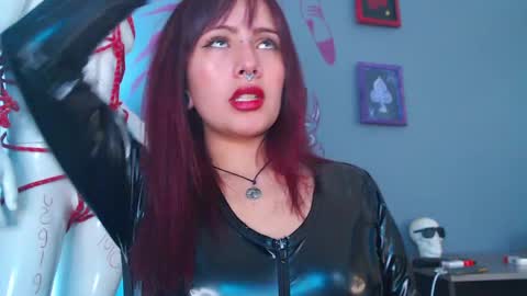 Snapshot of regina_iris chatting on May 7, 2:00 pm Regina online show from May 7, 2:00 pm