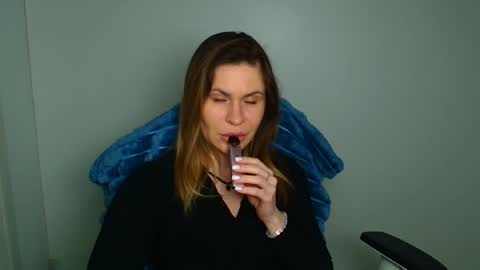 Snapshot of regina_na chatting on March 10, 9:03 am Regina online show from March 10, 9:03 am