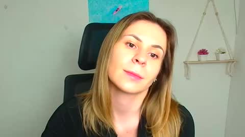 Snapshot of regina_na chatting on March 15, 12:00 pm Regina online show from March 15, 12:00 pm