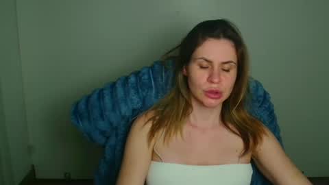 Snapshot of regina_na chatting on March 23, 12:42 pm Regina online show from March 23, 12:42 pm