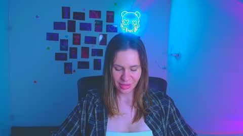 Snapshot of regina_na chatting on March 27, 8:26 am Regina online show from March 27, 8:26 am