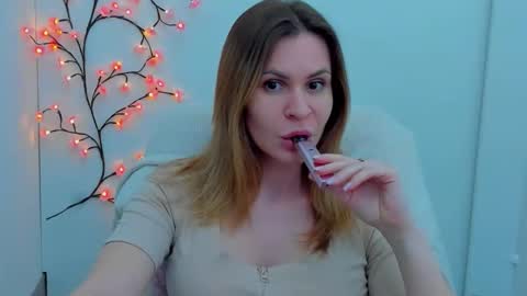 Snapshot of regina_na chatting on April 2, 5:32 pm Regina online show from April 2, 5:32 pm