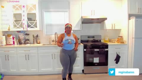 Snapshot of reginabanx chatting on December 18, 11:55 pm reginabanx online show from December 18, 11:55 pm