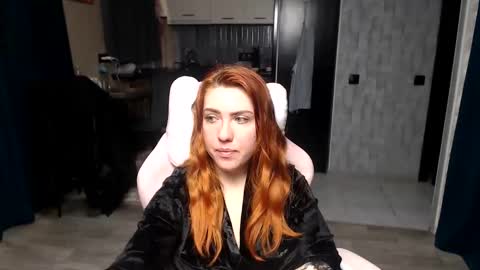 Snapshot of reginasmilee chatting on April 5, 2:09 am Regina online show from April 5, 2:09 am