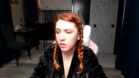 Snapshot of reginasmilee chatting on April 6, 2:42 am Regina online show from April 6, 2:42 am