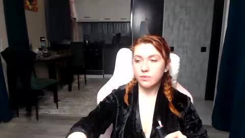 Snapshot of reginasmilee chatting on April 7, 2:34 am Regina online show from April 7, 2:34 am