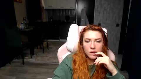 Snapshot of reginasmilee chatting on April 9, 6:19 am Regina online show from April 9, 6:19 am