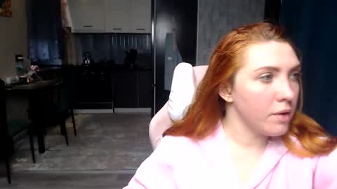 Snapshot of reginasmilee chatting on April 11, 11:36 am Regina online show from April 11, 11:36 am